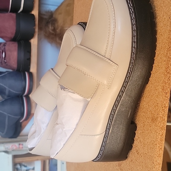*new* womens beige color man- leather, size 9.5 chunky sole, loafer style shoe - Picture 2 of 4
